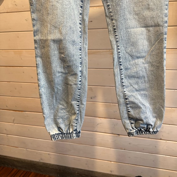 Reitmans | Light Wash Pull On R Jeans w Drawstring - Picture 3 of 7